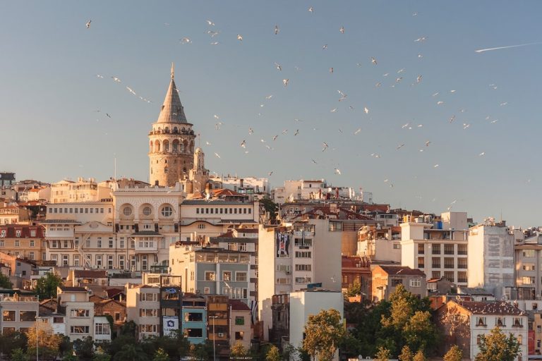 Şehir ve güncel haber gündemi görseli
