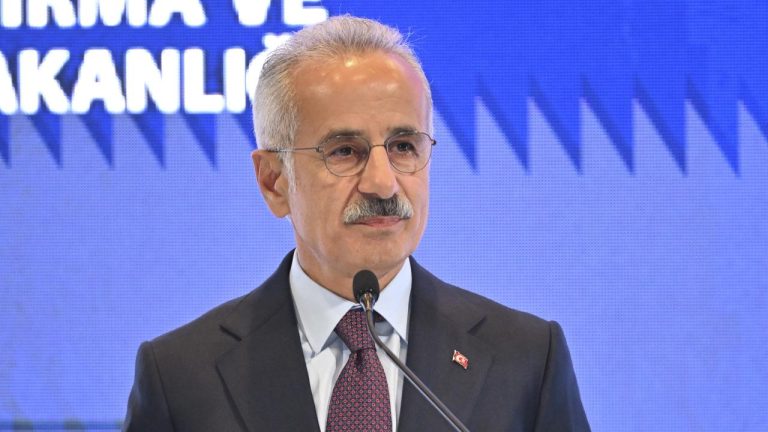 Bakan Uraloğlu: Trabzon'da raylı sistem projesinin temeli eylülde atılacak