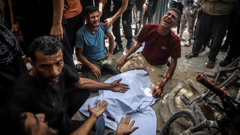 Katil İsrail'in Gazze'ye saldırılarında can kaybı 73 bin 399'a yükseldi