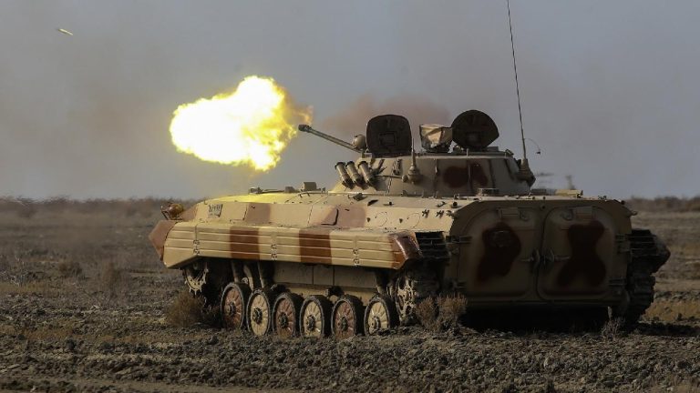 İran ordusu: BAE'deki ABD üssünde konuşlu askerleri ve helikopterleri hedef aldık