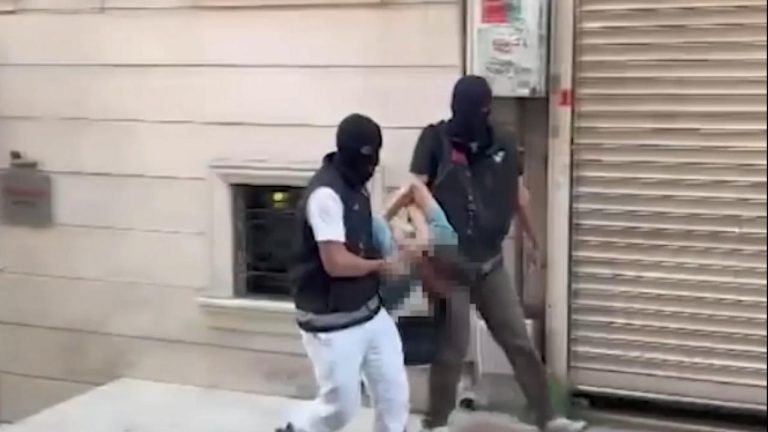 Uyuşturucu ticareti suçundan uluslararası seviyede aranan zanlı İstanbul'da yakalandı