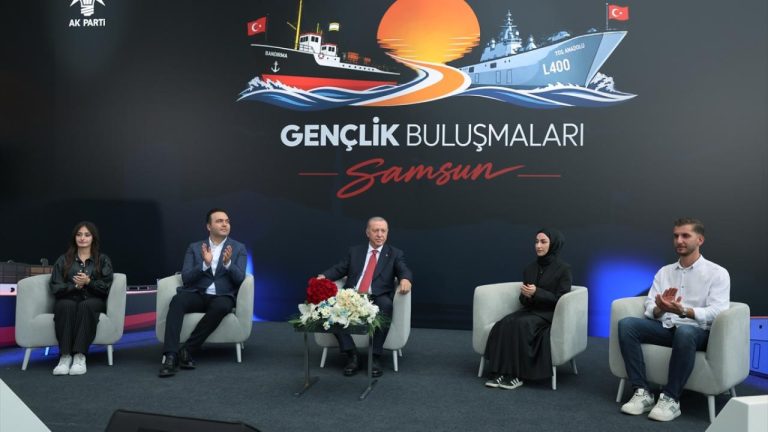 Cumhurbaşkanı Erdoğan Samsun'da geçlerle buluştu