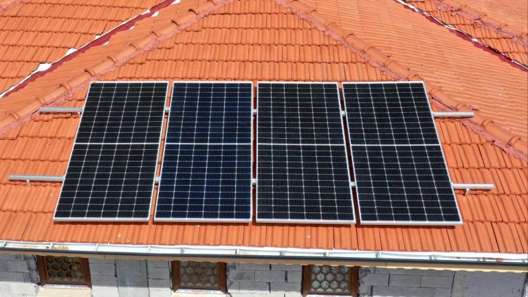 Türkiye'de çatıların 120 gigavatlık güneş potansiyeli bulunuyor