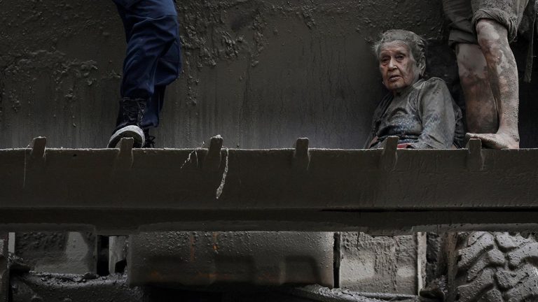 Nepal'deki selde hayatını kaybedenlerin sayısı 1003'e yükseldi