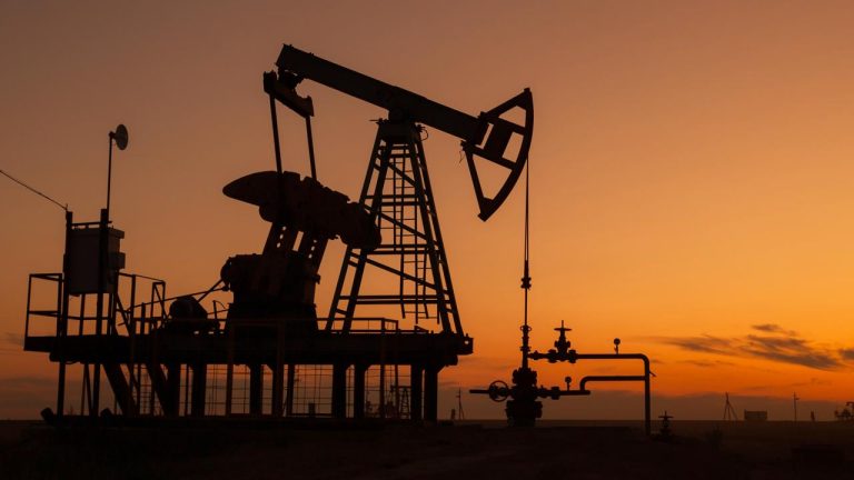 Brent petrolün varili, uluslararası vadeli piyasalarda 99,49 dolardan işlem görüyor