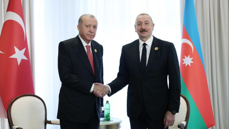 Cumhurbaşkanı Erdoğan'dan Azerbaycan Cumhurbaşkanı Aliyev'e Anım Günü telefonu