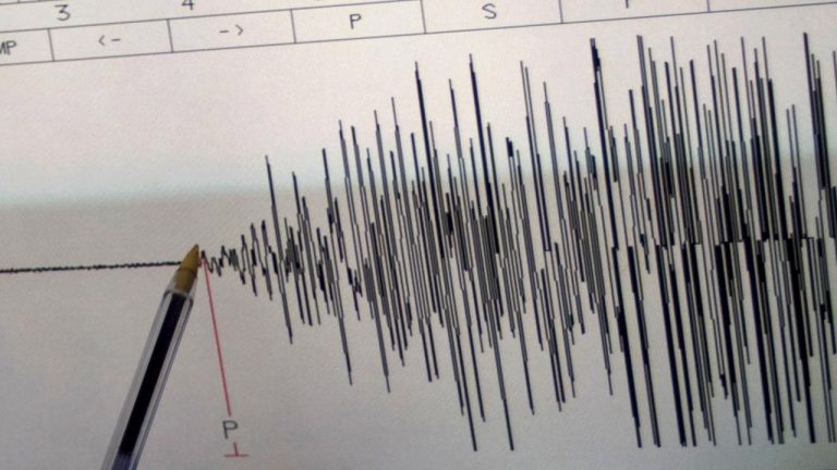 Pasifik'teki ada ülkesi Vanuatu açıklarında 6,3 büyüklüğünde deprem