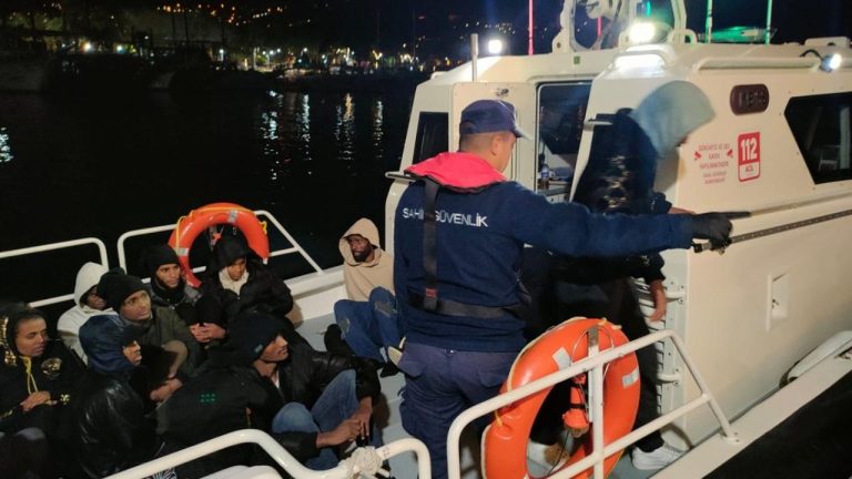 Muğla açıklarında 36 düzensiz göçmen kurtarıldı