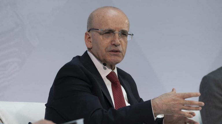 Bakan Şimşek'ten fon soruşturması açıklaması: Sistematik bir problem yok