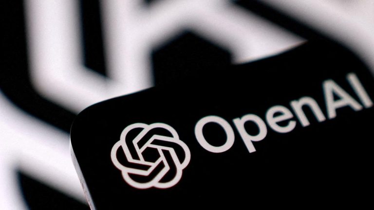 OpenAI, eski bir çalışanını yapay zeka cihazıyla ilgili bilgileri Apple'a sızdırmakla suçladı